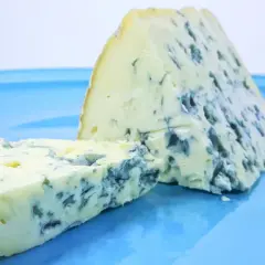  Niebieska pleśń w serze - skąd się bierze i jak uniknąć zatrucia?
