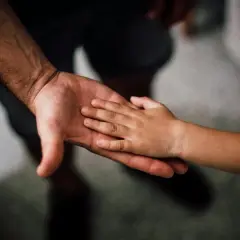 Inspirujące cytaty o pomaganiu: moc altruizmu i empatii