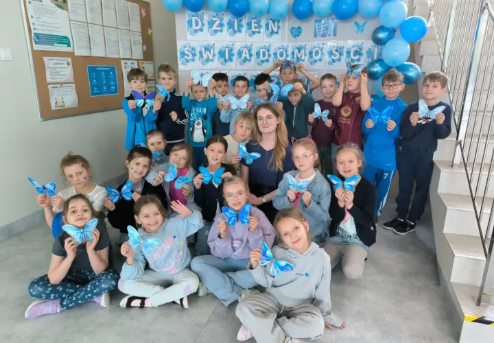 Akcje charytatywne w szkole: 8 kluczowych efektów dla uczniów
