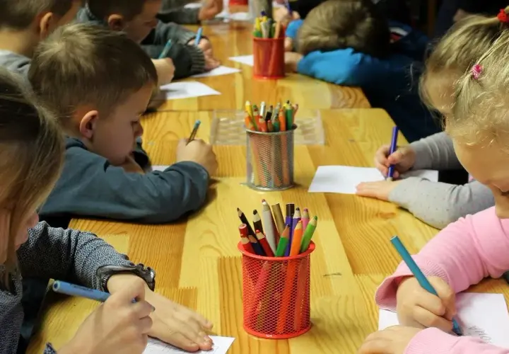 Praca z dziećmi: Satysfakcjonująca kariera i możliwości rozwoju