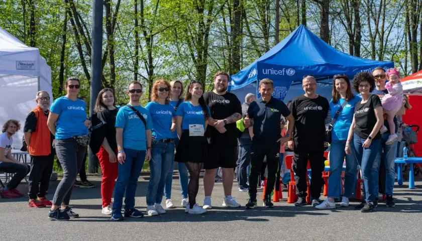 Czy wolontariusze UNICEF chodzą po domach? Prawda o ich działaniach