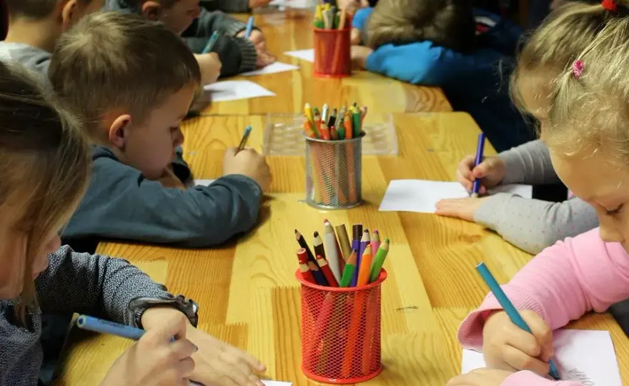 Praca z dziećmi: Satysfakcjonująca kariera i możliwości rozwoju