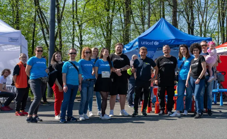 Czy wolontariusze UNICEF chodzą po domach? Prawda o ich działaniach