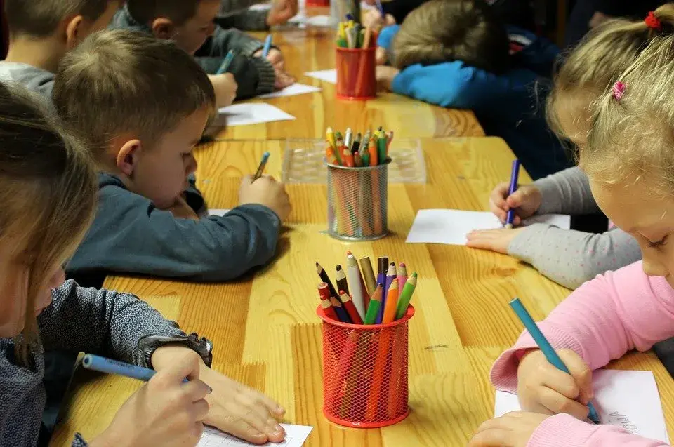 Praca z dziećmi: Satysfakcjonująca kariera i możliwości rozwoju