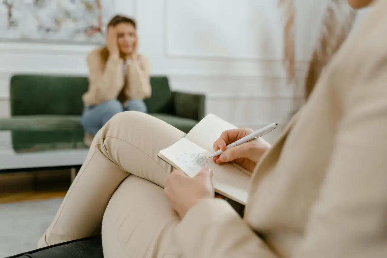 Zdjęcie Cytaty o obgadywaniu za plecami, które pomogą ci się podnieść